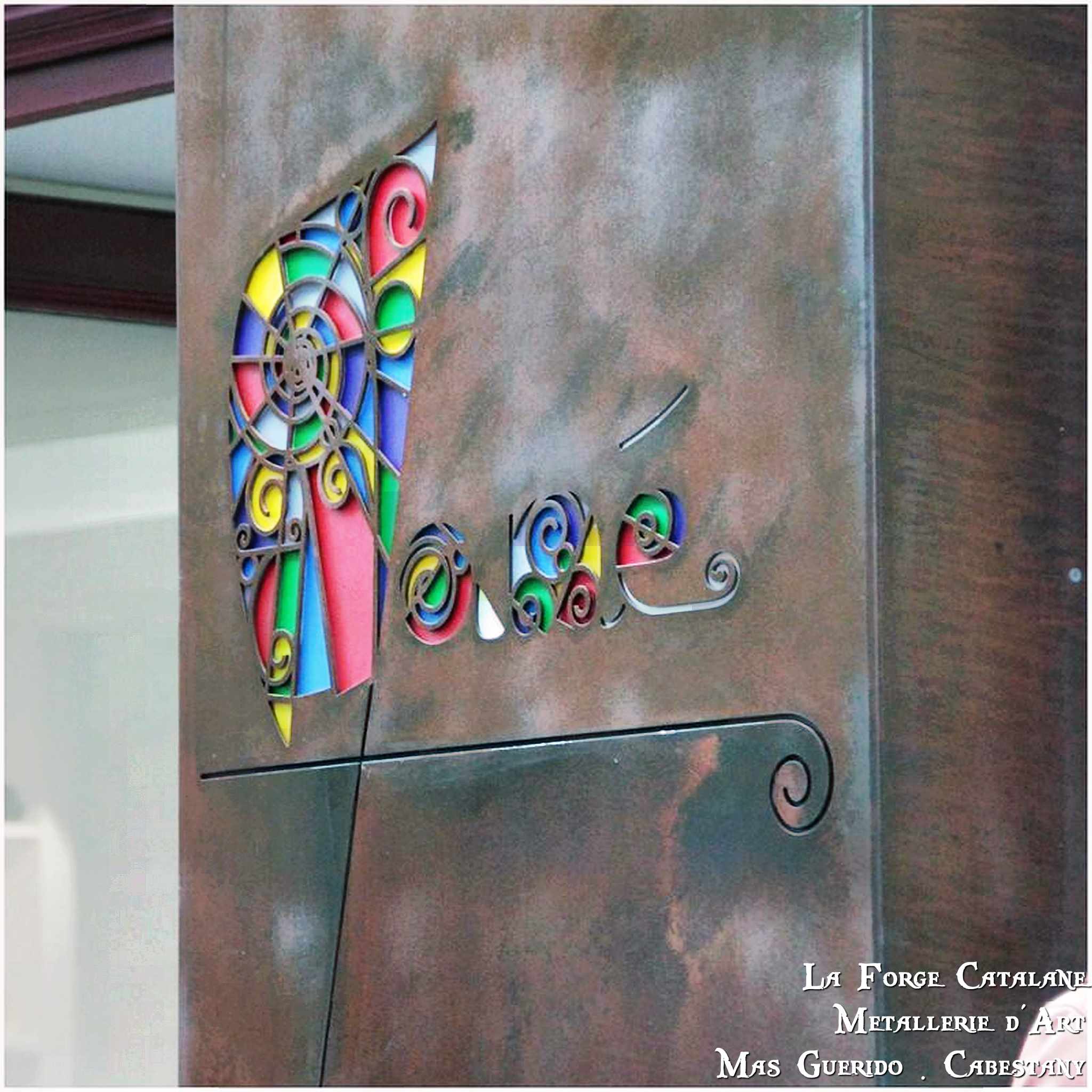 enseigne boutique mane collioure motif en decoupe laser forge catalane.jpg